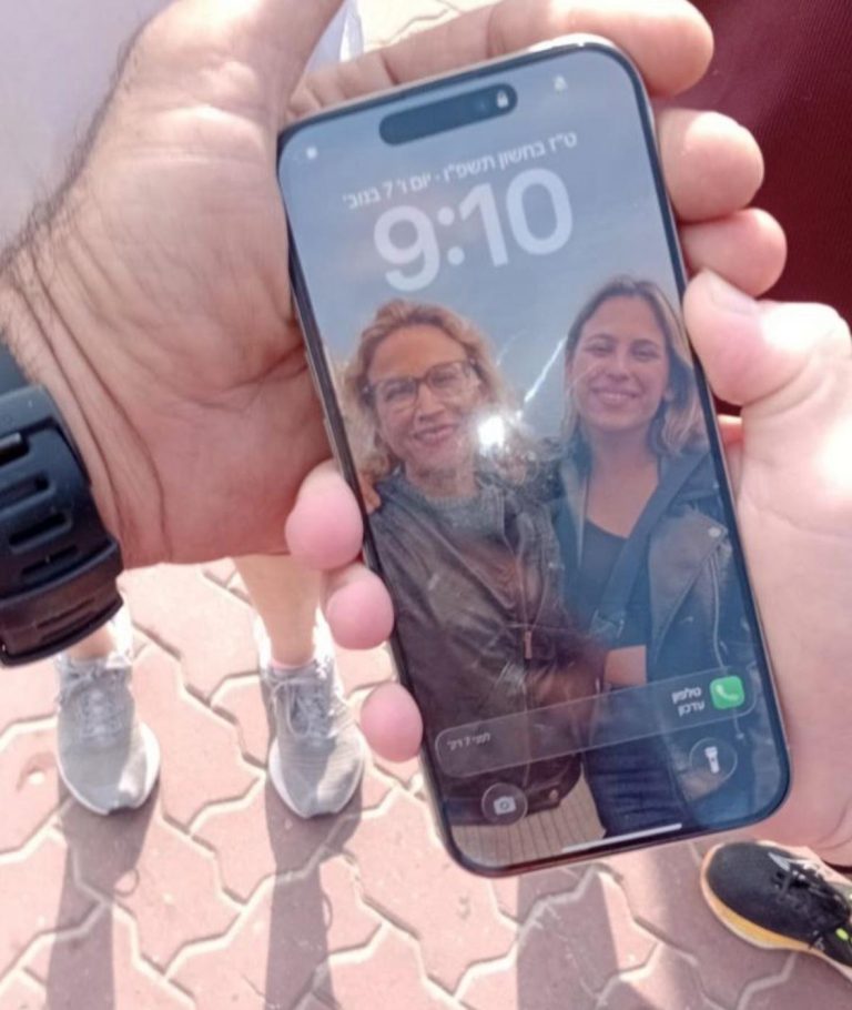 הטלפון שנבדק במשטרה